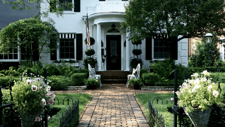 In An Old Astrailian Homstead With Roses Around The Door 43