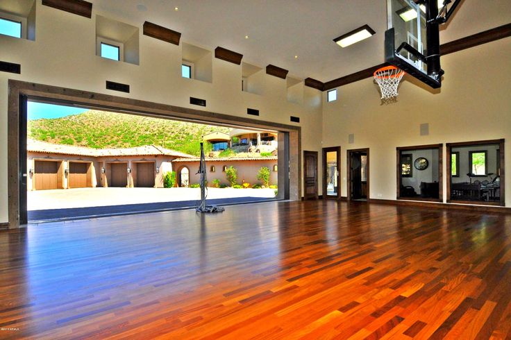 20 of the Most Amazing Home Basketball Courts