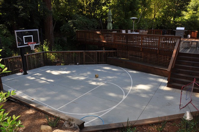 Backyard-Basketball-Court-9cc16e590d49daa6_4618-w660-h439-b0-p0-traditional-landscape