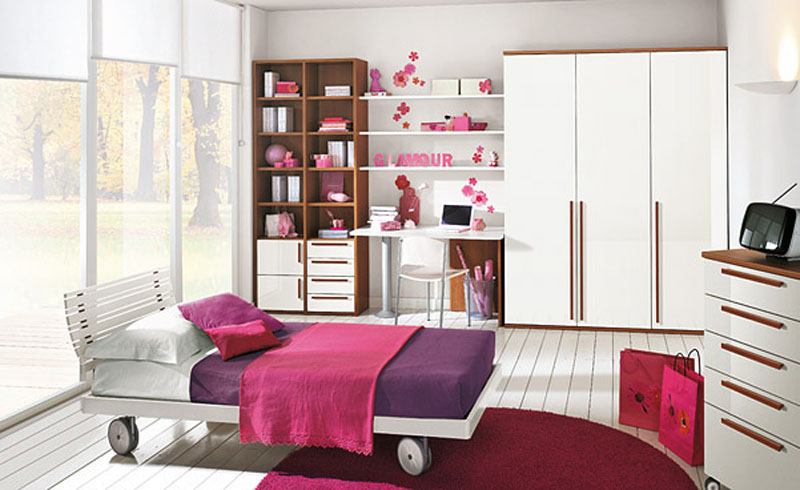 Kids-Bedroom-with-Pink-Accents-and-Glass-Wall