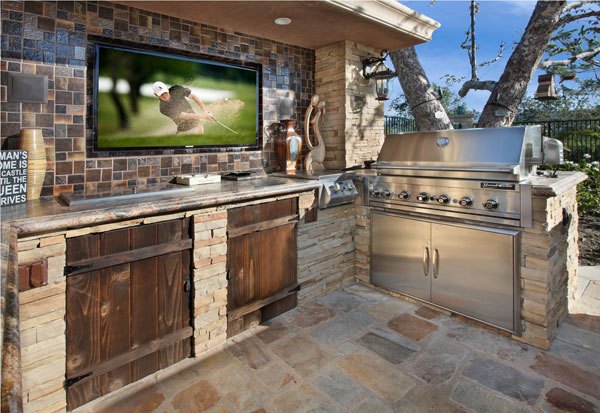 Outdoor-Kitchen-With-Flatscreen-II