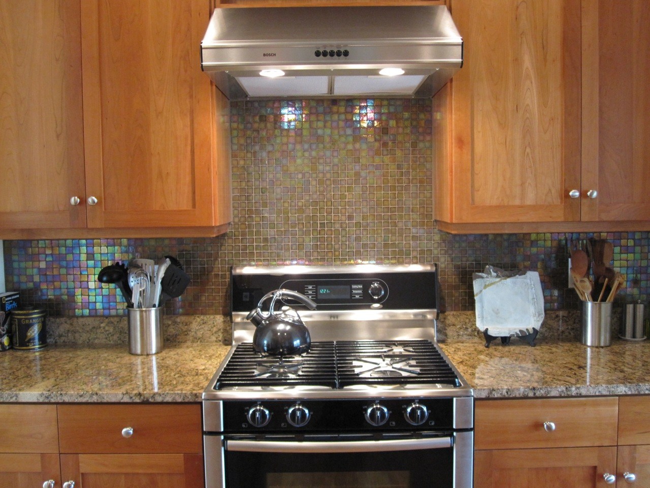 awesome-back-splash-ideas-with-glass-tile-backsplash-glass-tile-backsplash-will-give-your-kitchen