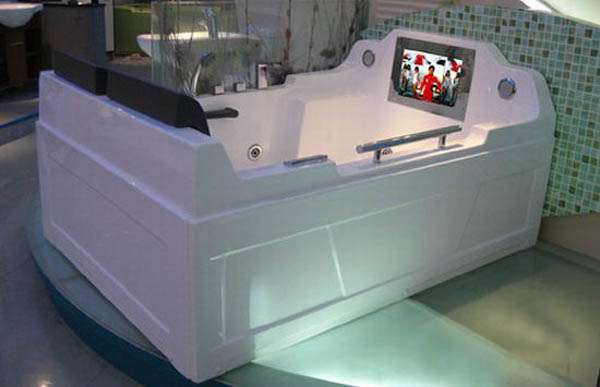 bathing-upgrades-waterproof-lcd-tv-makes-tub-time-better