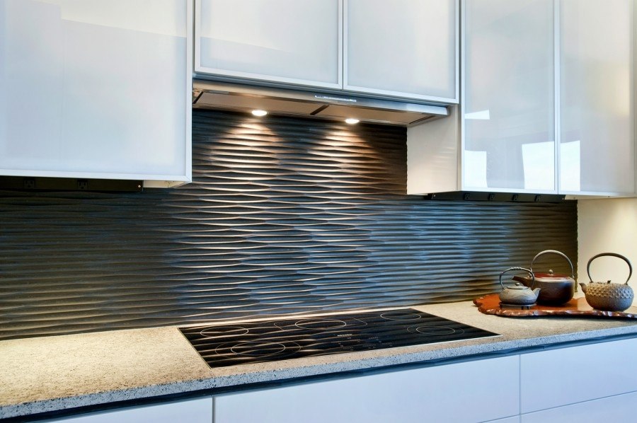 black-graphic-wavy-backsplash