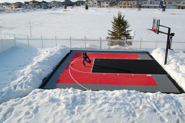 outdoor-basketball-court-in-winter-1