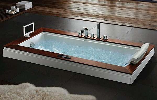 whirlpool-bathtub-lcd-tv