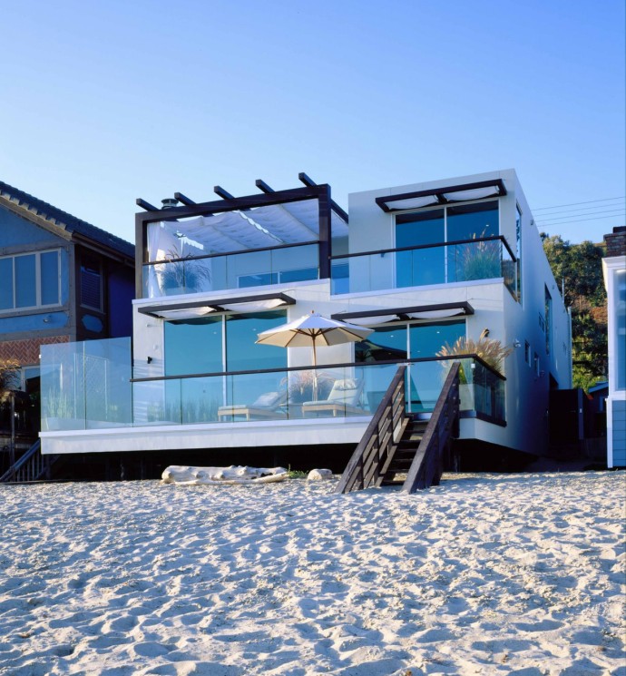 19-Malibu-beach-house-spa-e1397061780507-690x745