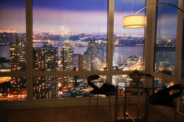 NEW YORK - APRIL 14: An interior view of a model condominium at the benefit for "Rosie's Broadway Kids," at the sales center for Platinum luxury condominiums April 14, 2008 in New York City. (Photo by Amy Sussman/Getty Images)