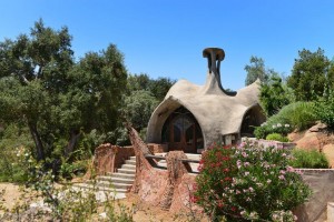 20 of the Most Unbelievable Hand Sculpted Houses You'll Ever See