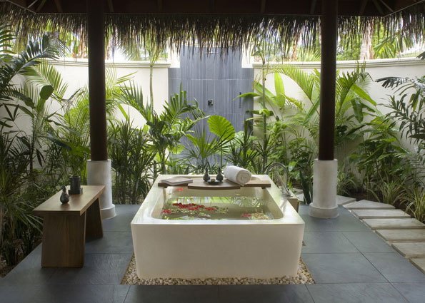 anantara_dhigu_maldives_sunrise_sunset_beach_villa_bathtub-amd_1509