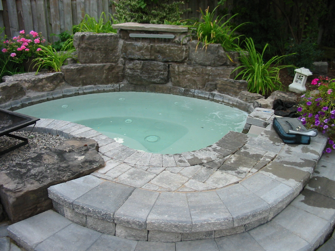 awesome-outdoor-hot-tub-designed-with-stoned-desk-floor-tile-also-decorative-white-lantern-idea