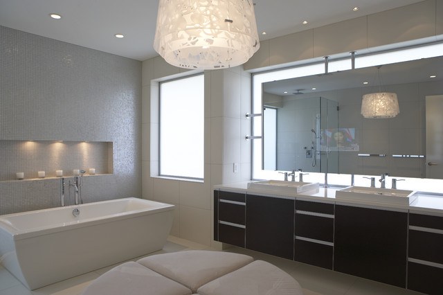 Breathtaking-Perfect-And-Delightful-Bathroom-Lighting-Ideas-With-Modern-Chandelier-And-Ceiling-Spotlight-Idea-