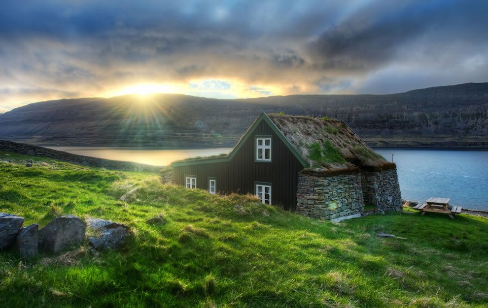 Grass-roof-in-Suyavik-Iceland