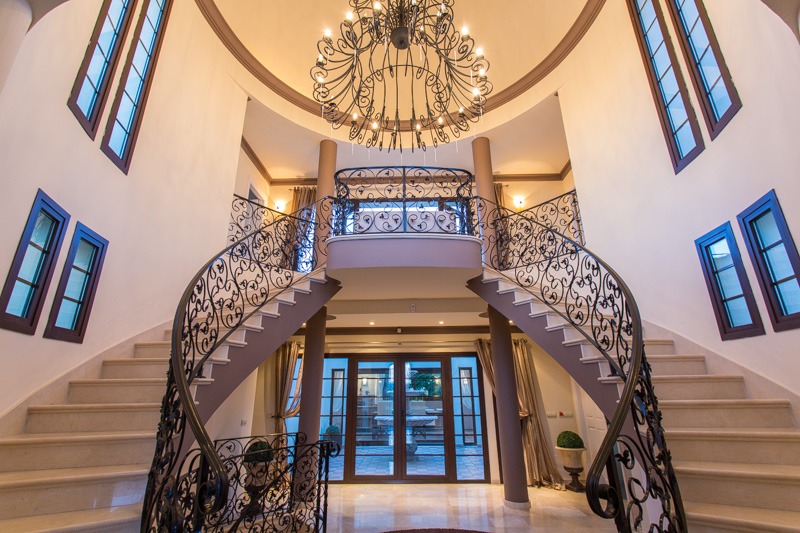 Luxury-villa-entrance-hallway