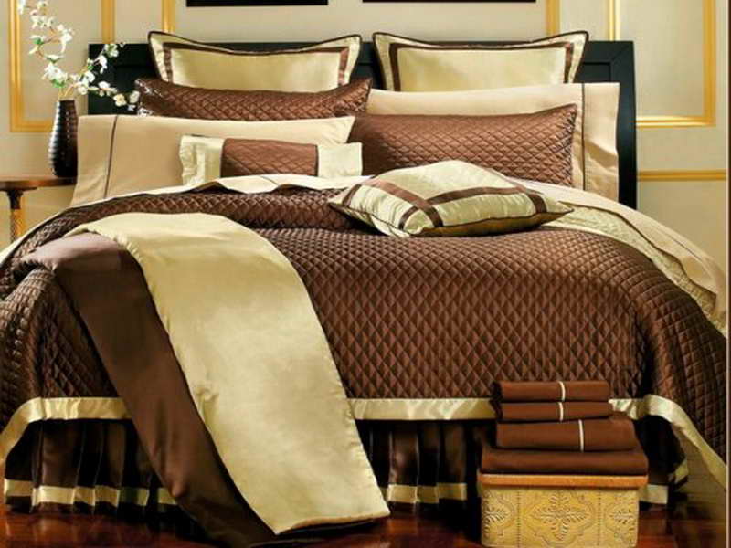 20 Incredibly Decorative King Sized Bed Pillow Arrangements