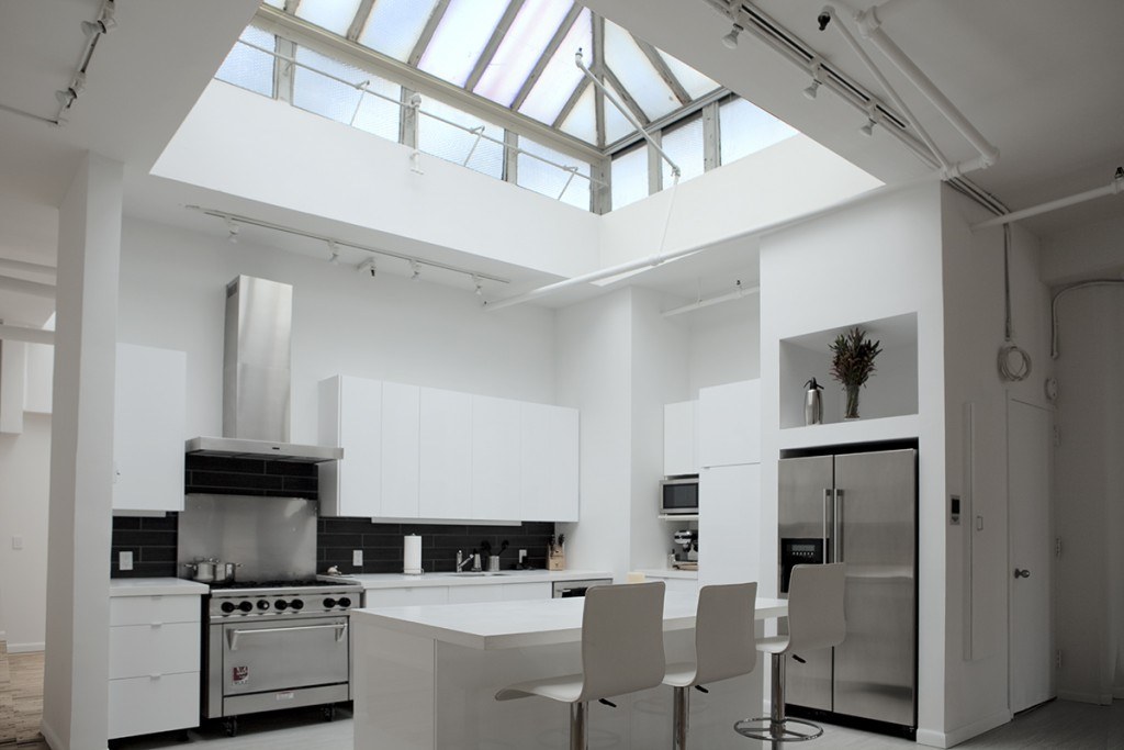 The-Use-of-Skylight-Design-for-More-Space-into-Your-Home-Design-Ideas1