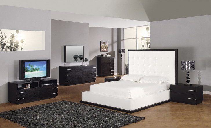 alluring-large-grey-master-bedroom-with-minmalist-furniture-sets-and-white-bed-set-and-black-rug