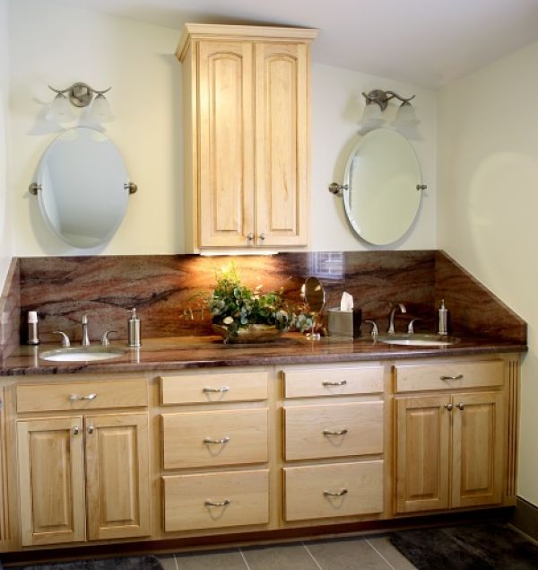 his-and-her-vanity-with-granite-countertop