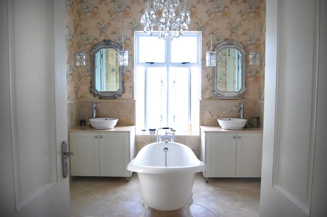 traditional-bathroom