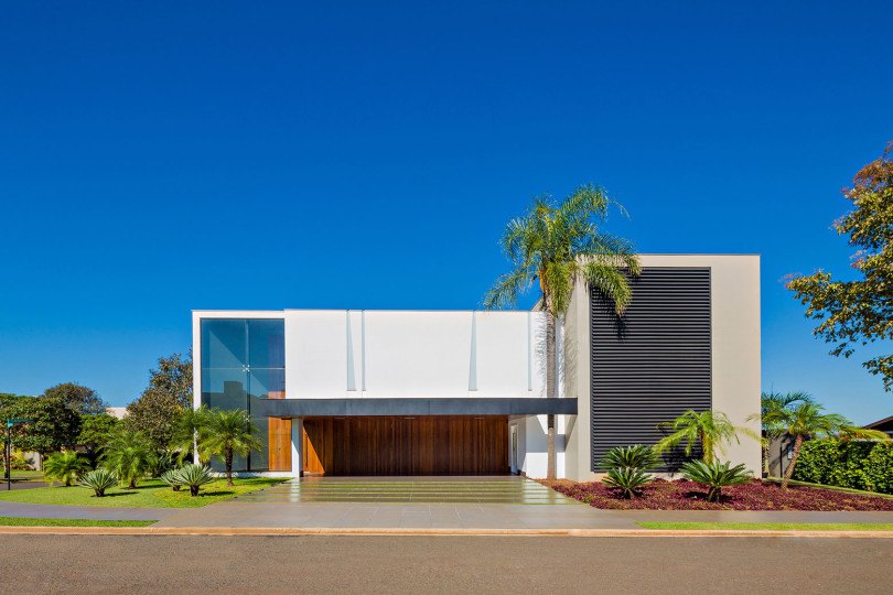 Stylish-Residence-in-Brazil-by-Raffo-Arquitetura-01-810x540