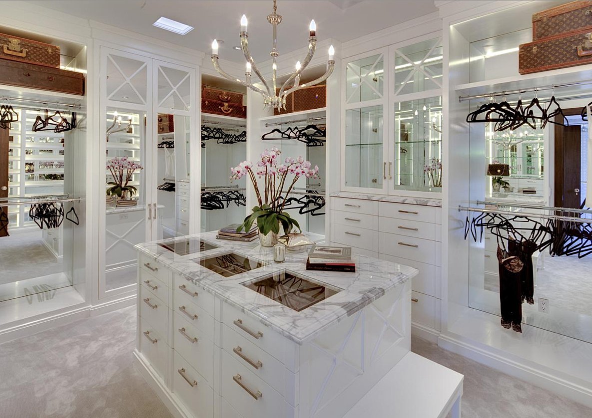 20 Walk in Closet Designs That are Second to None