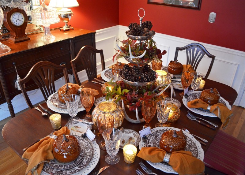 Thanksgiving table designs with pumpkins