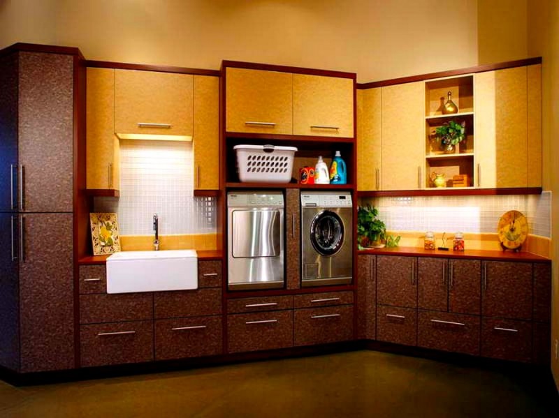 Laundry room with two toned cabinets