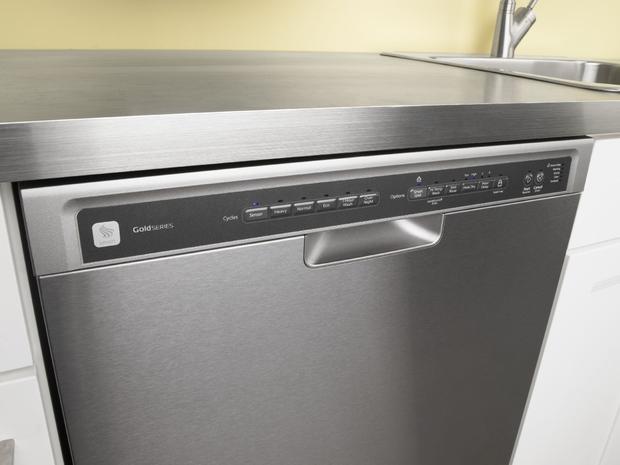 Whirlpool Smart Dishwasher with 6th Sense Live technology