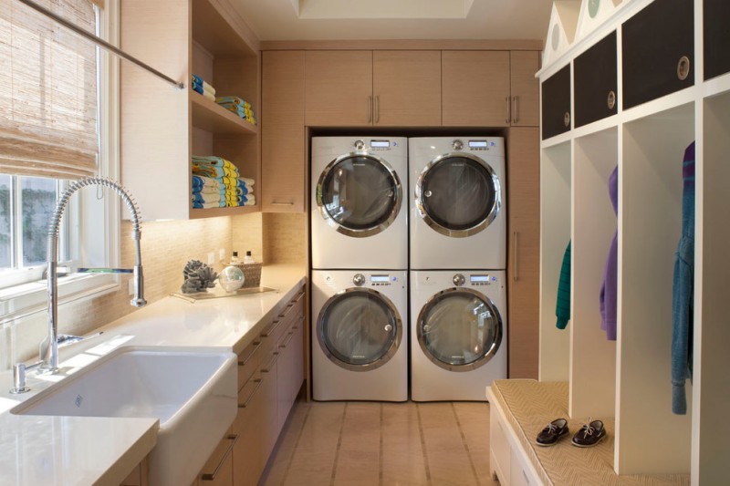 Washing machine with two washers and two dryers