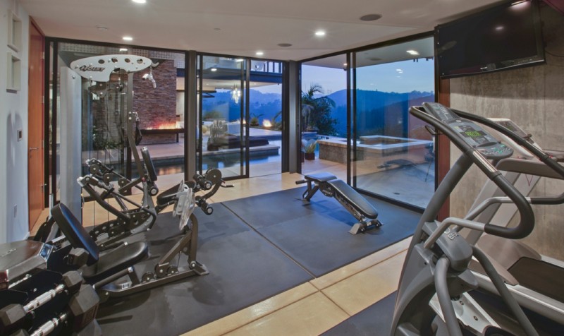 Home gym with class walls