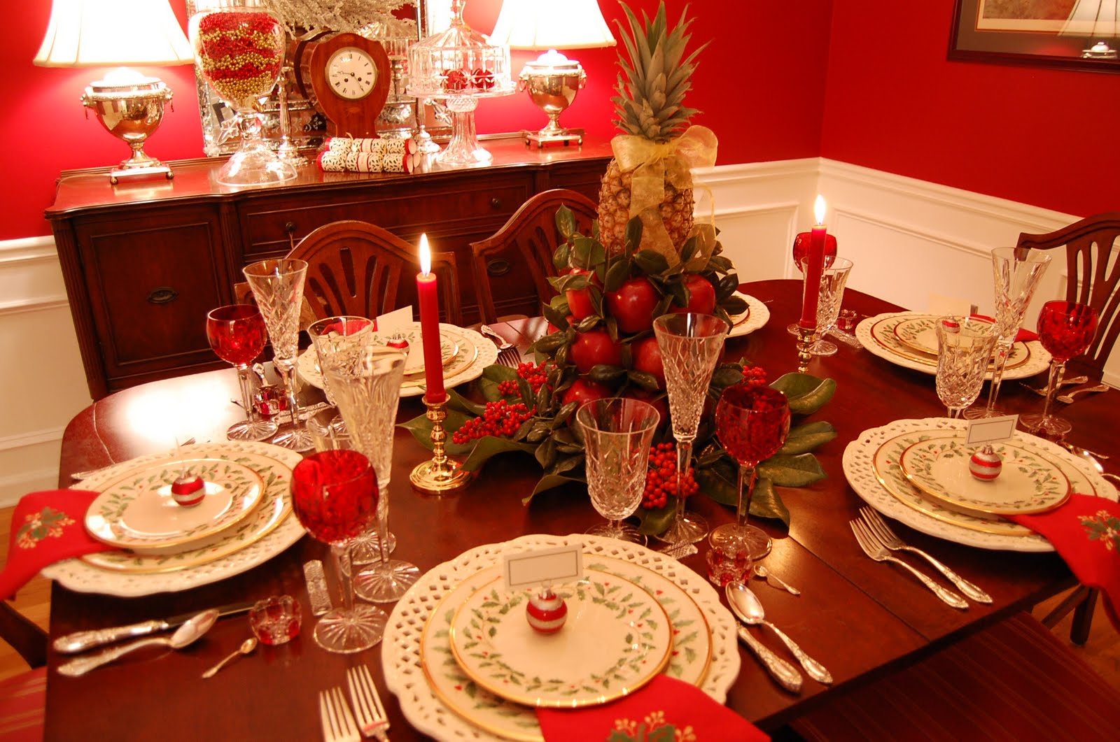 beautiful holiday table setting