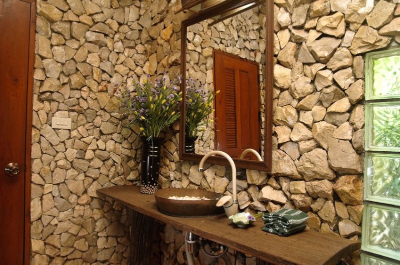 bathroom wall made of rocks