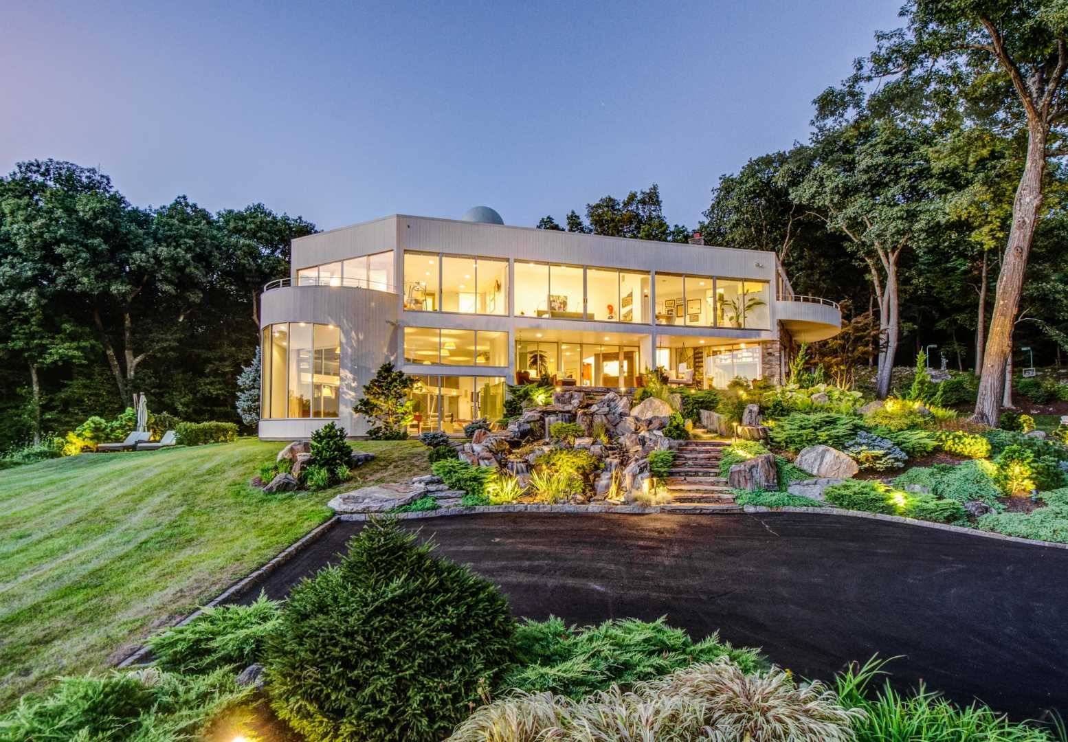 Luxurious Bedford NY Estate On The Market For 5.9 Million