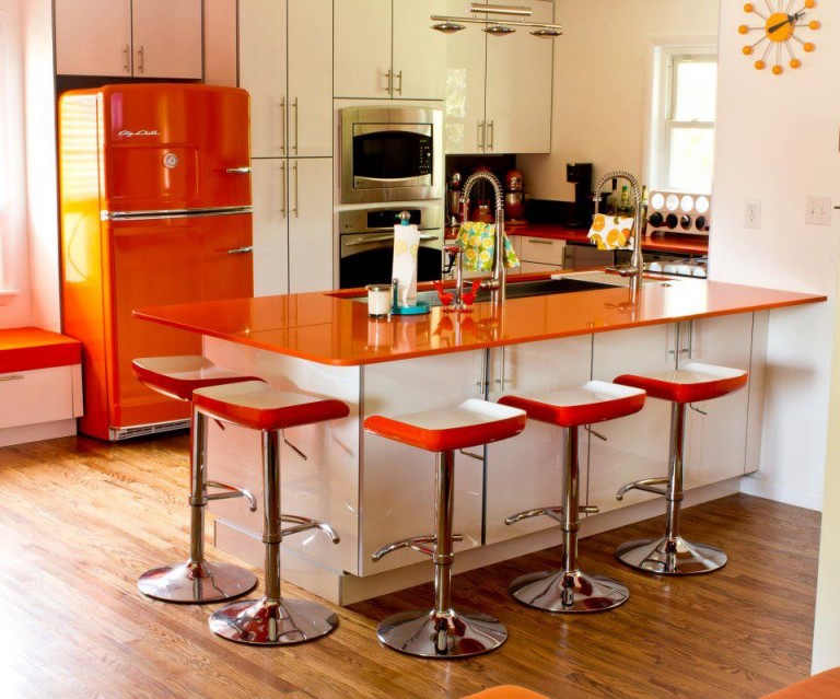 20 Modern Kitchens With Cool Retro Appliances
