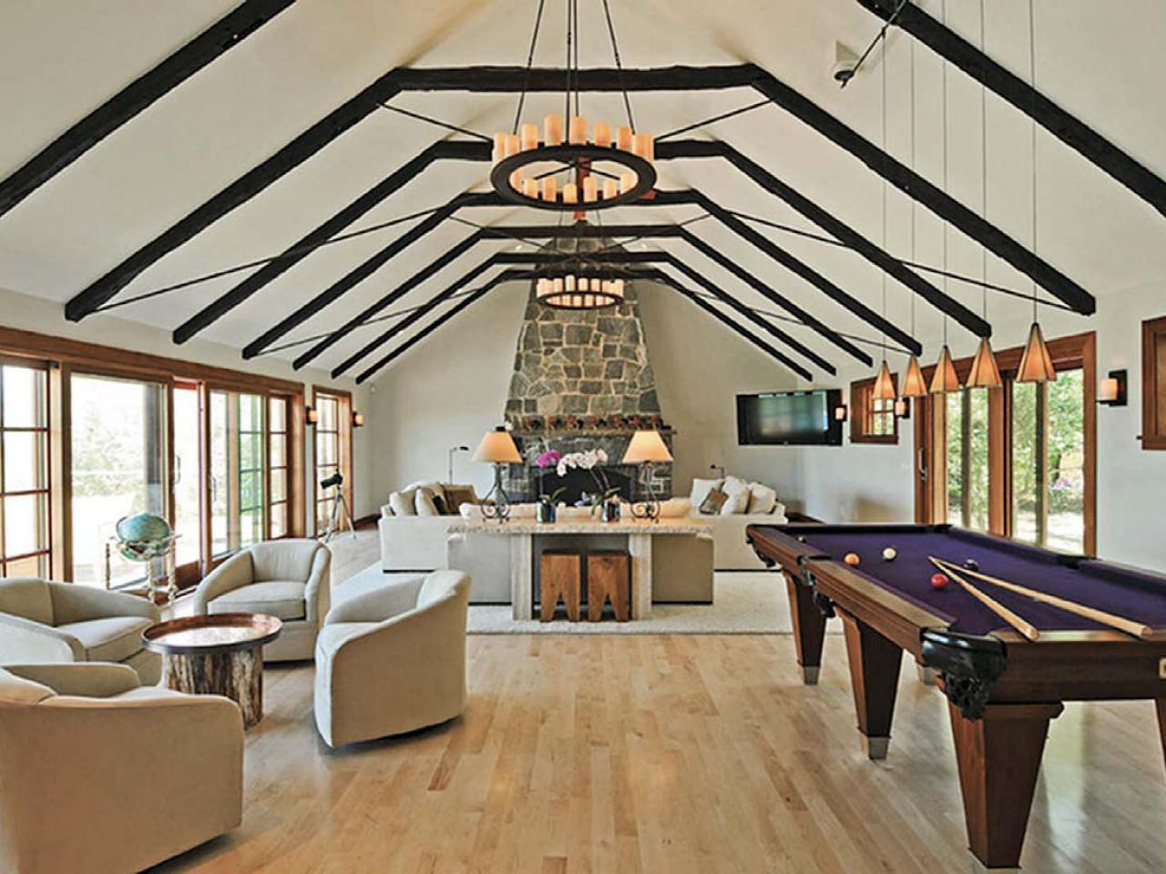20 Lavish Living Room Designs With Vaulted Ceilings