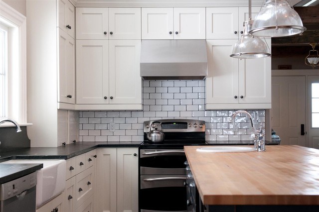 white subway tile backsplash design