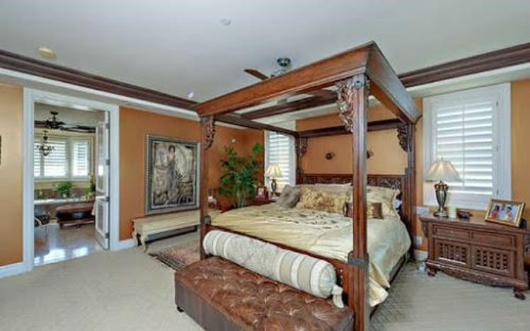 beautiful bedroom with 4 post bed