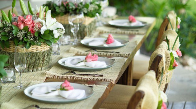 simple summer table setting