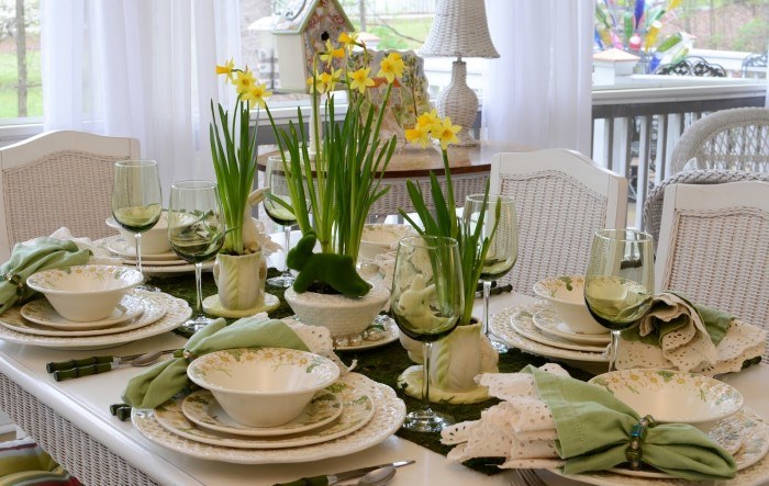 green table setting idea