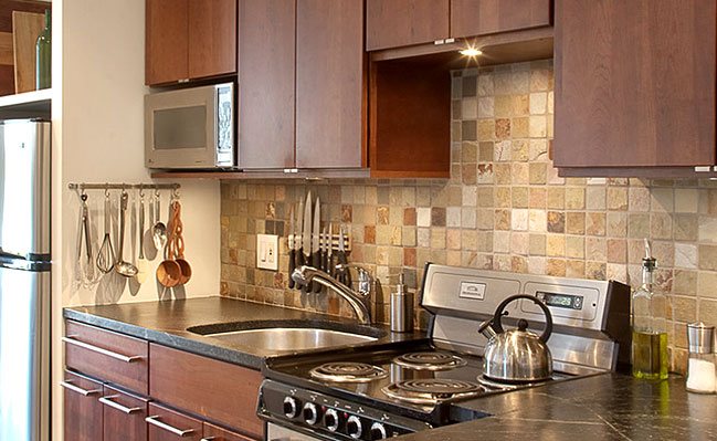 brown-cabinet-slate-backsplash-tile-mosaic