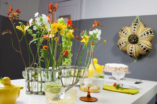 bright table setting ideas