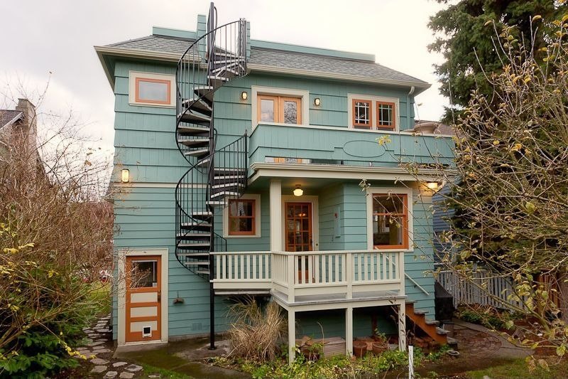20 Amazing Decks With Spiral Staircase Designs