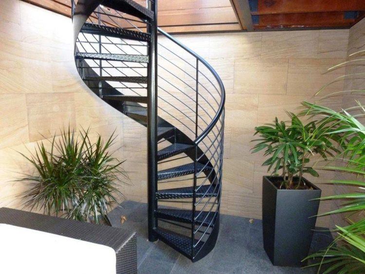 20 Amazing Decks With Spiral Staircase Designs