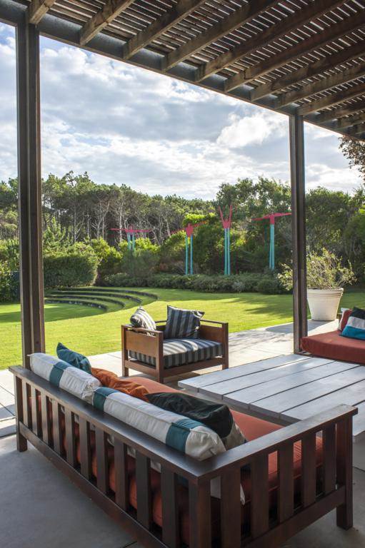 patio area with yard view