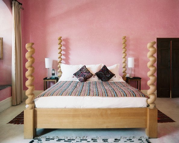 four poster bed with spiral posts