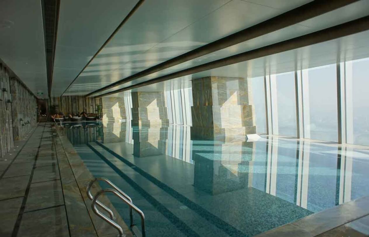 20 Stunning Indoor Infinity Pool Designs