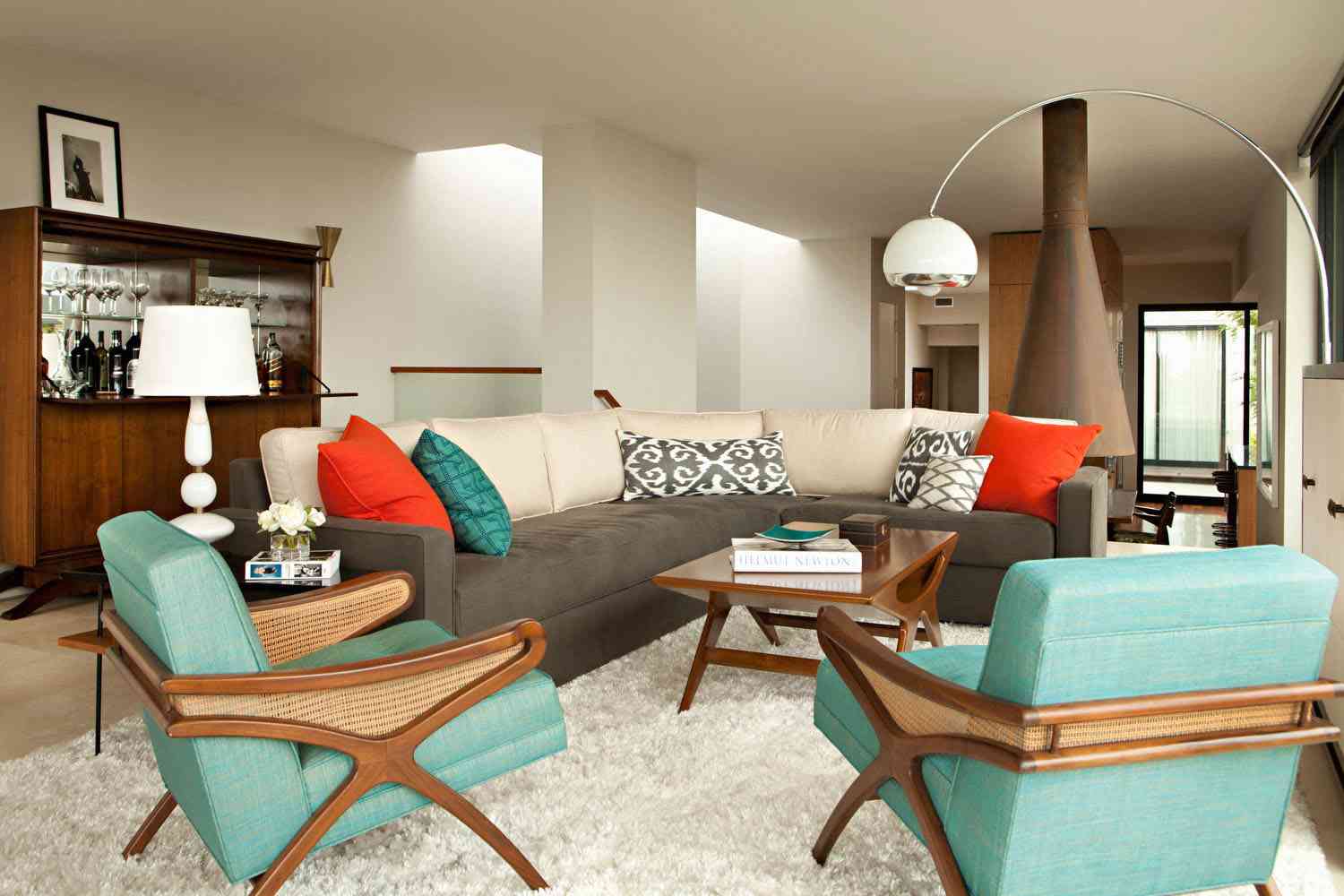 20 Modern Living Rooms With Retro Furniture