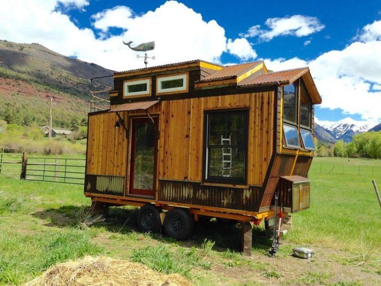 small house with view of nearby nature