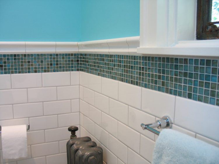 bathroom with mosaic accent tile