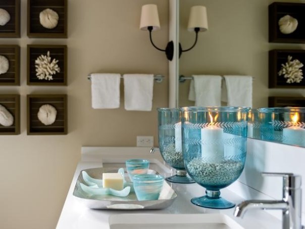 bathroom with beach themed accessories 